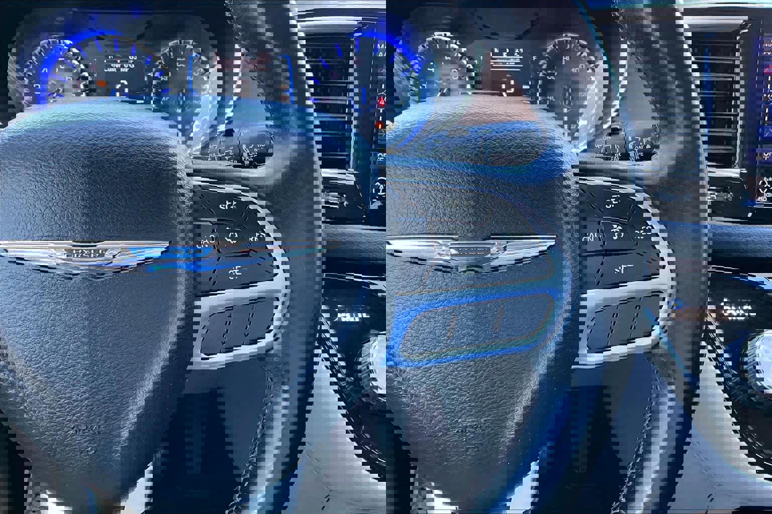 Used 2017 Chrysler Pacifica Touring-L image 23