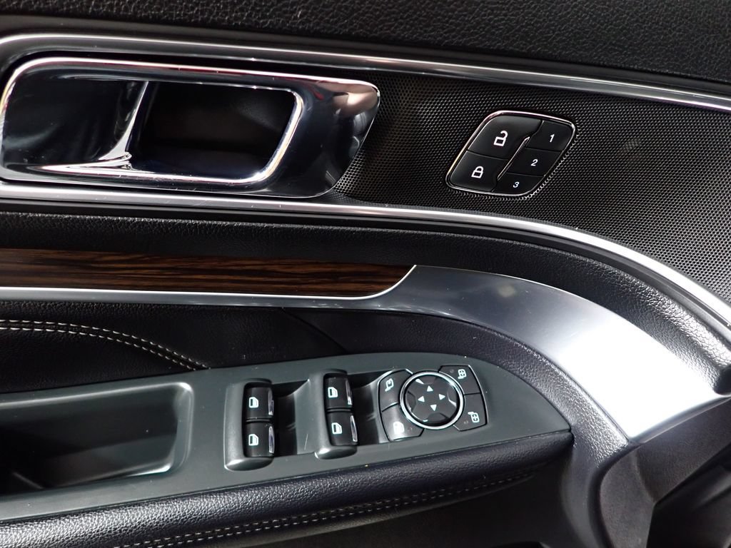 Used 2019 Ford Explorer Limited AWD/4WD image 23