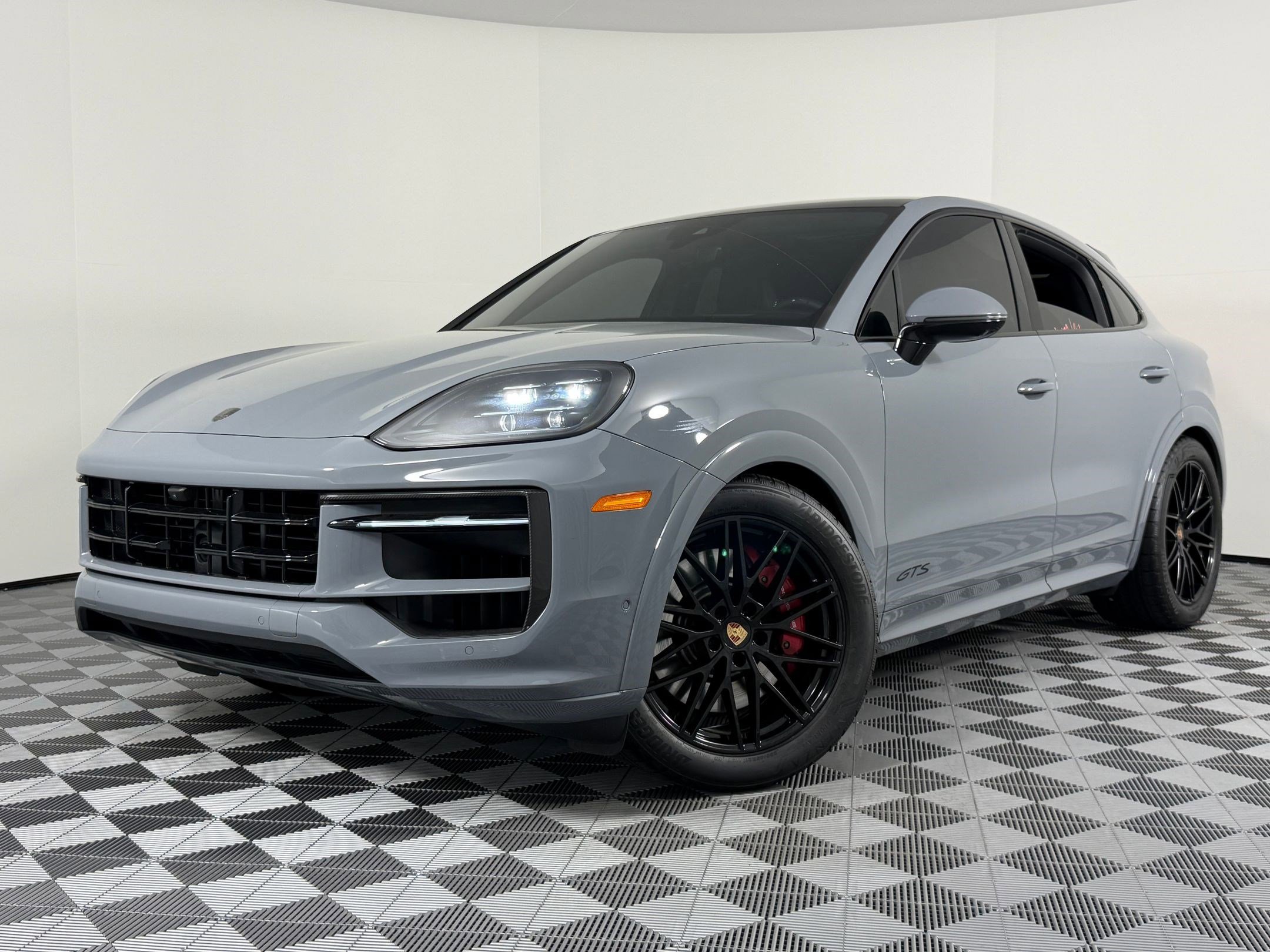 Certified 2025 Porsche Cayenne GTS image 1