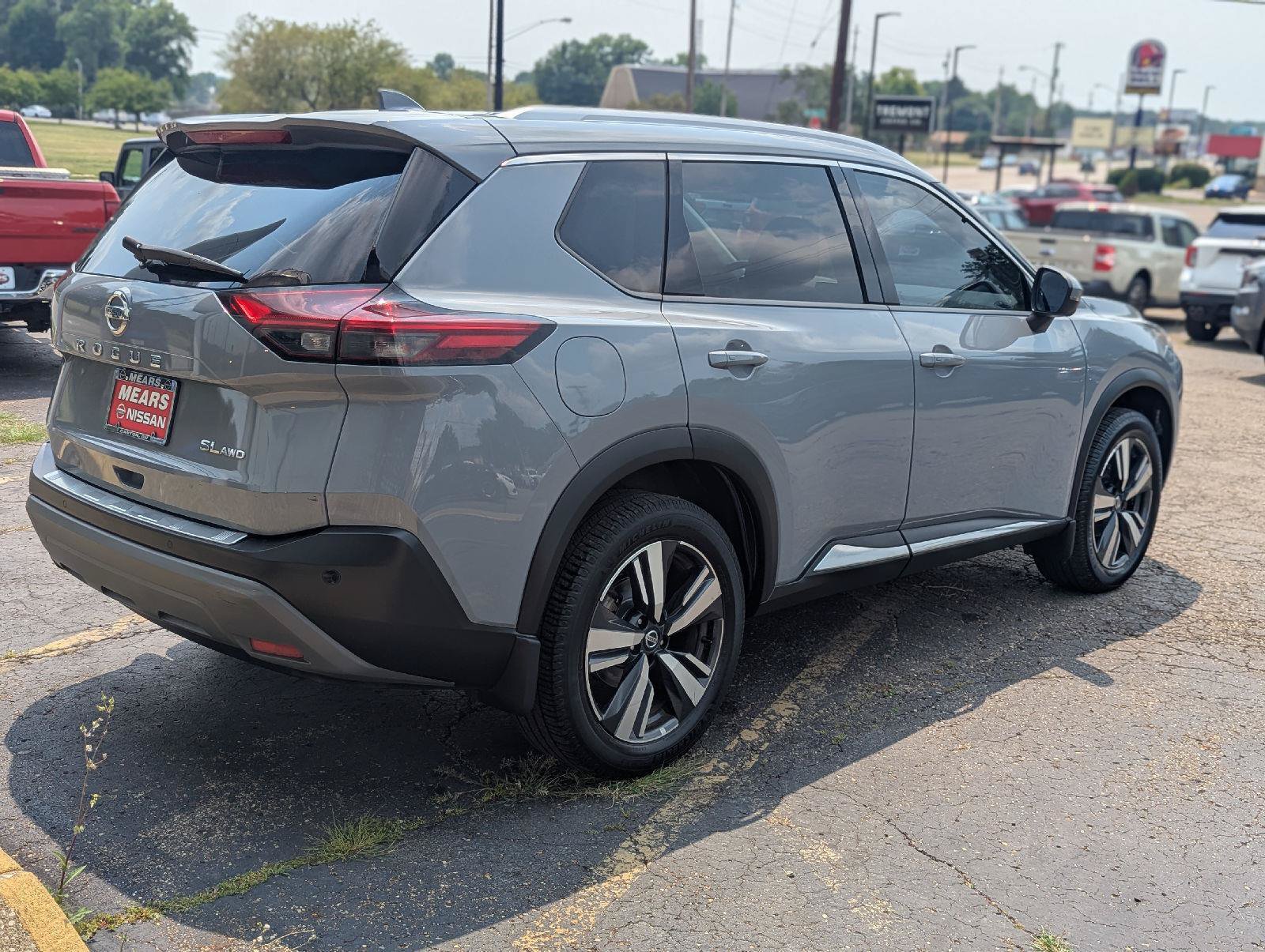 Used 2021 Nissan Rogue SL AWD/4WD image 16