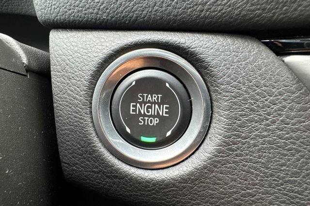 Used 2024 Cadillac XT4 Premium Luxury image 35