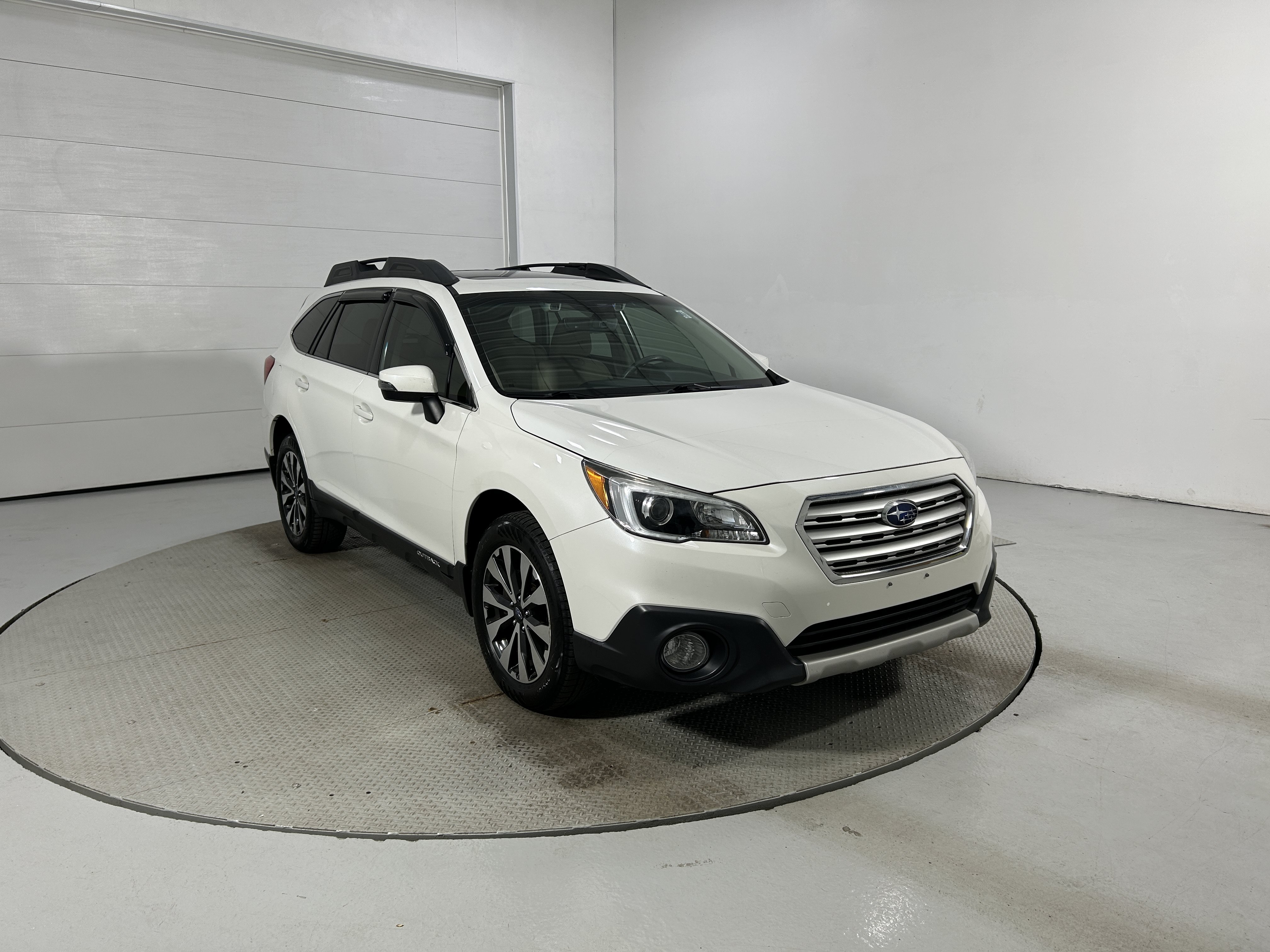 Used 2017 Subaru Outback 2.5i Limited AWD/4WD image 2
