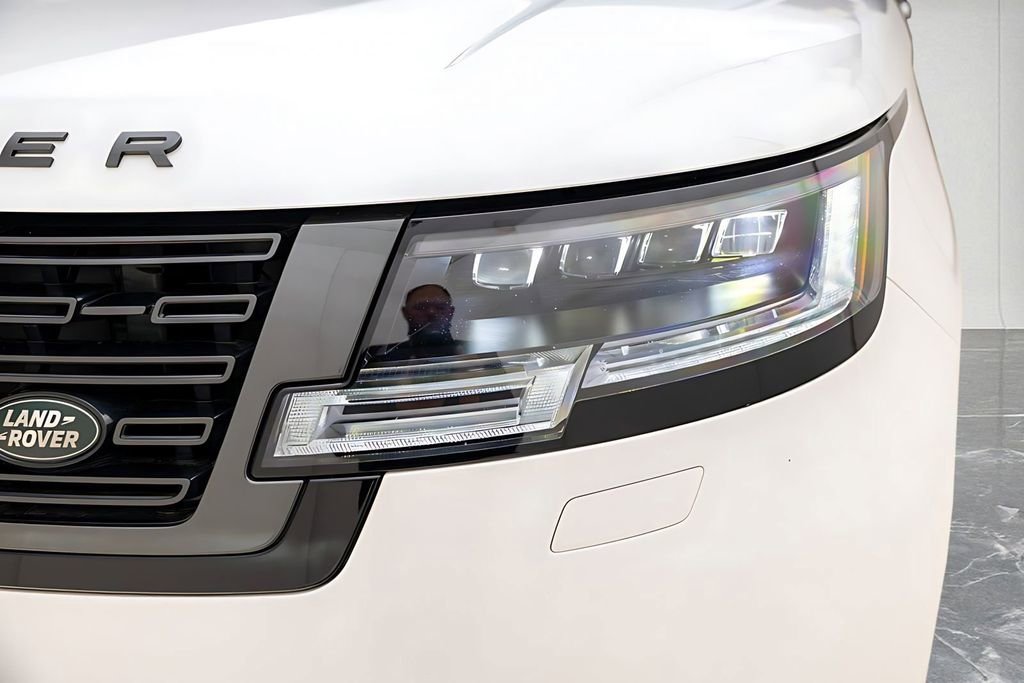Used 2025 Land Rover Range Rover Autobiography image 8