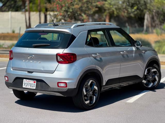 Used 2025 Hyundai Venue SEL FWD image 17