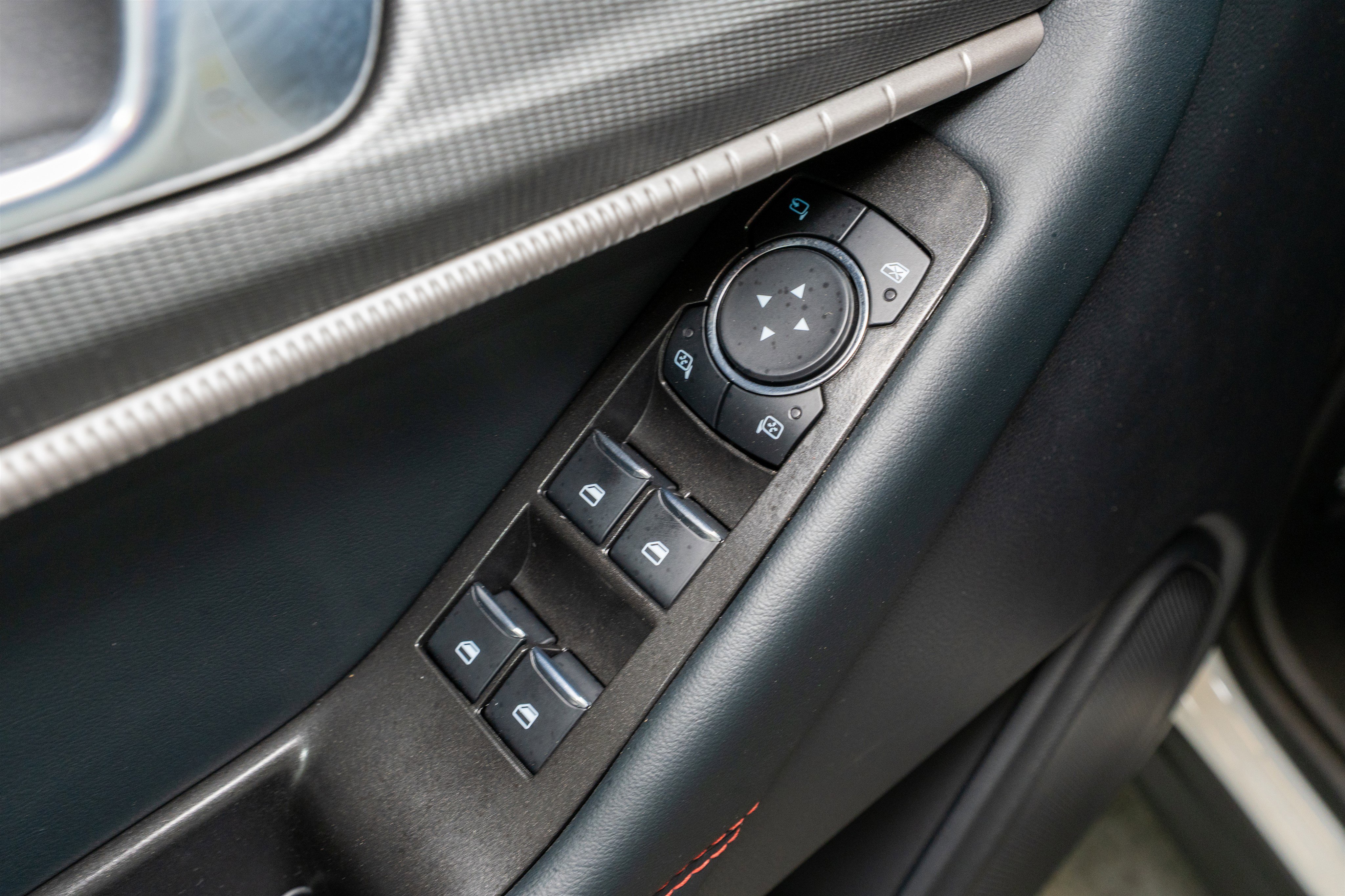 Used 2025 Ford Explorer ST AWD/4WD image 15