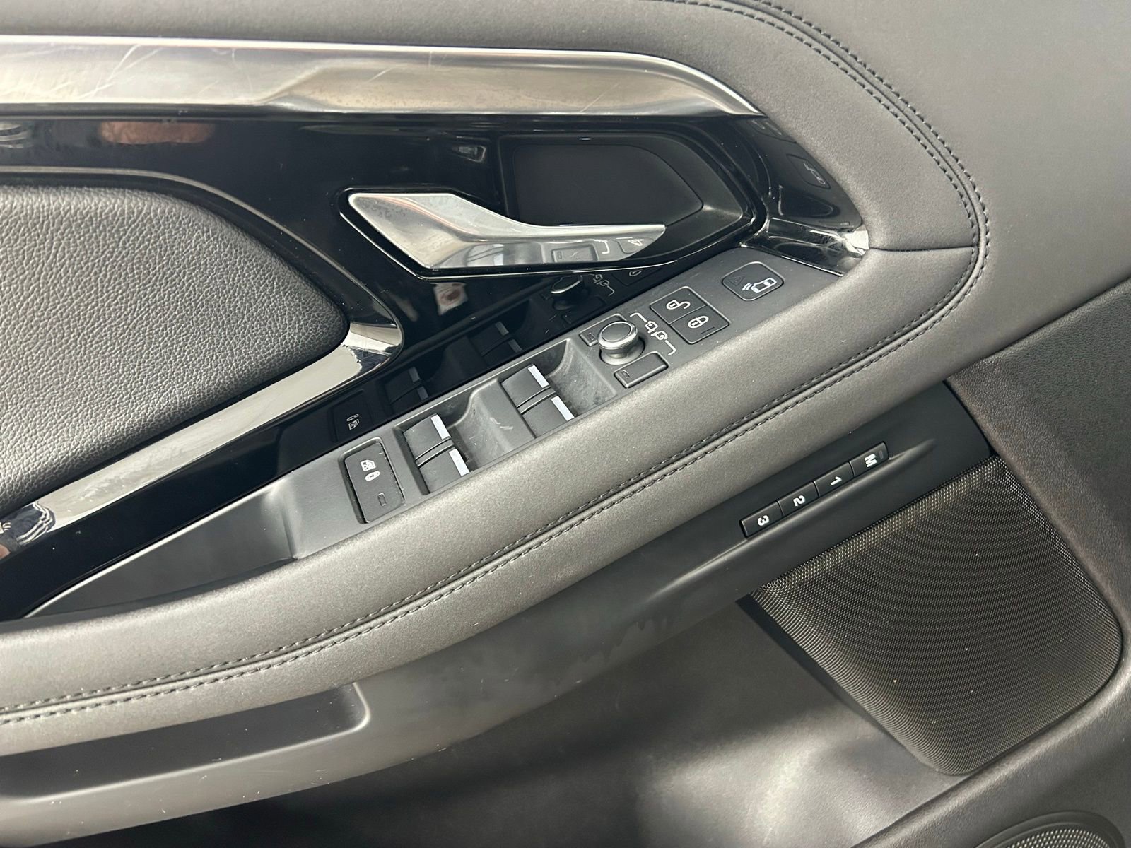 Used 2020 Land Rover Range Rover Evoque SE image 24