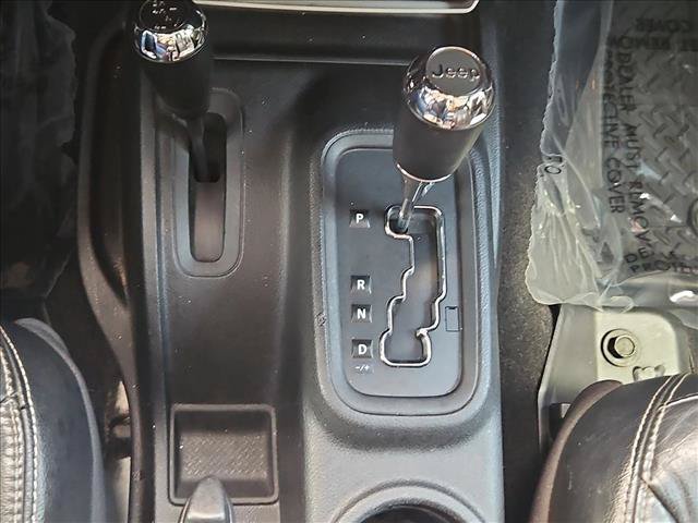 Used 2013 Jeep Wrangler Unlimited Sahara AWD/4WD image 12