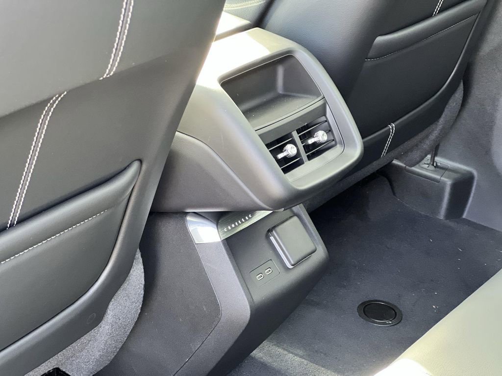 New 2025 Cadillac Lyriq Luxury image 31