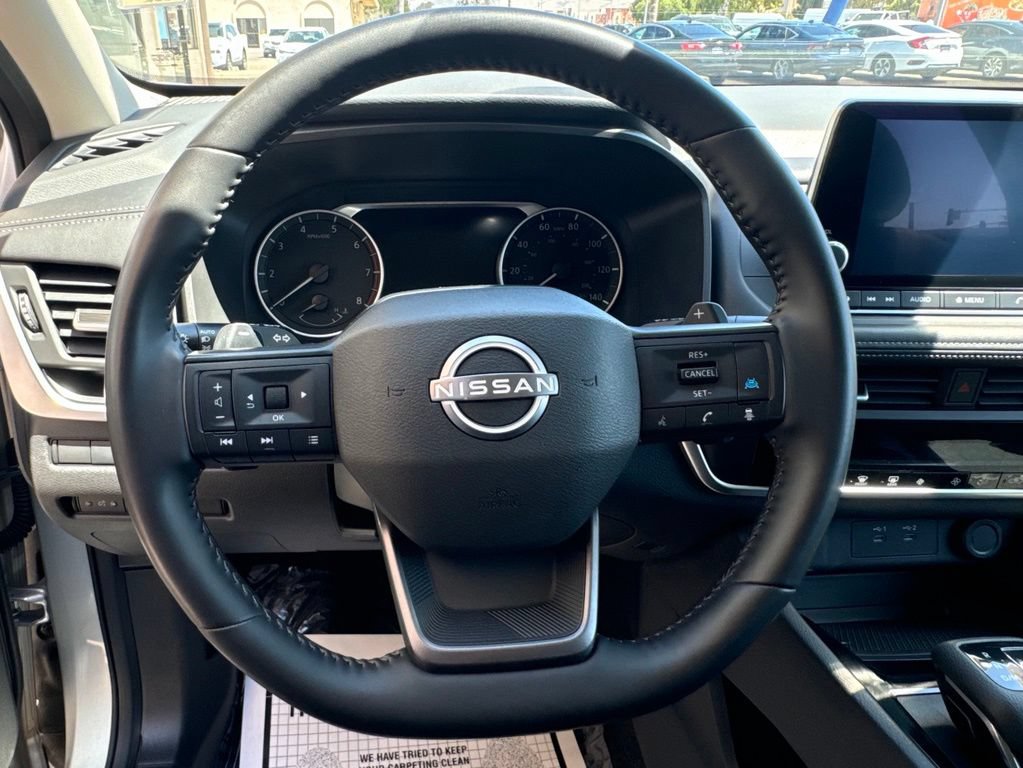 Used 2025 Nissan Rogue SV FWD image 11
