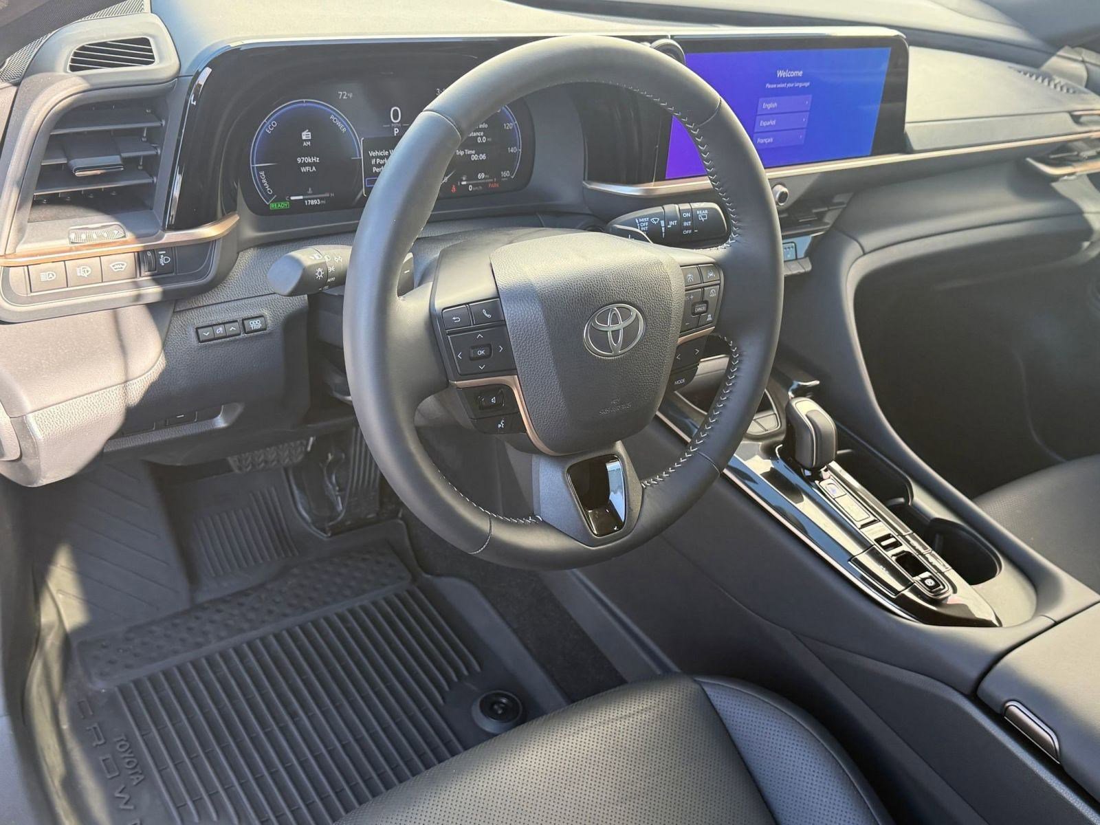 Used 2025 Toyota Crown Signia image 4