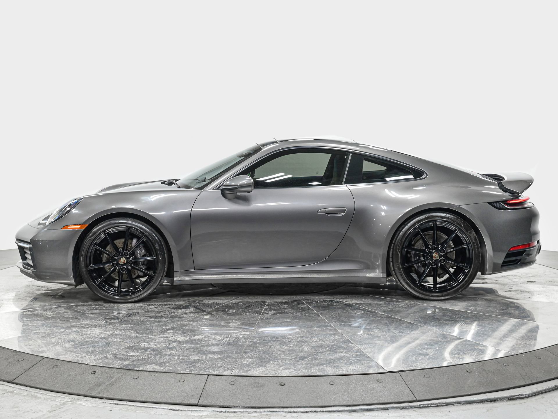 Used 2020 Porsche 911 Carrera RWD image 2