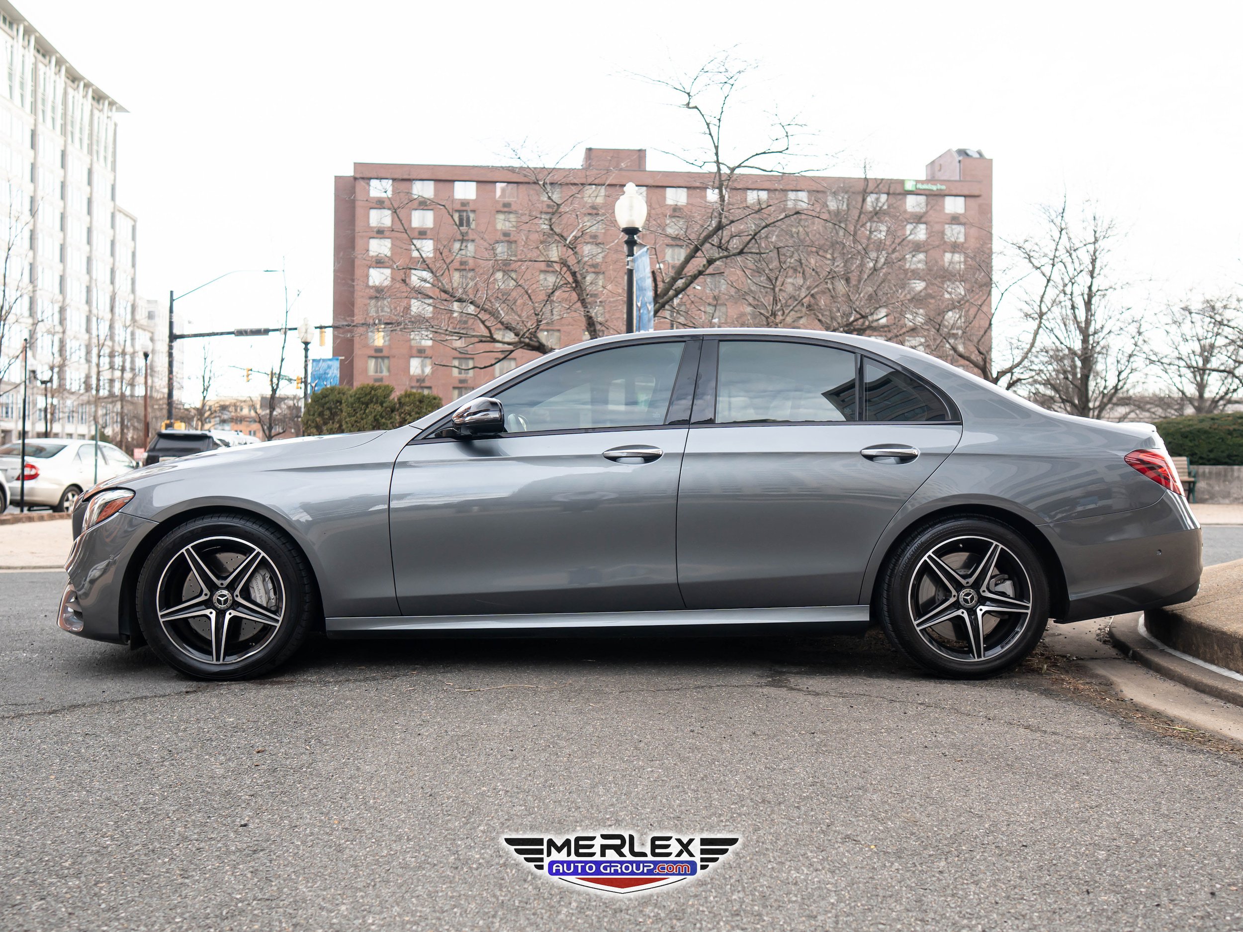 Used 2018 Mercedes-Benz E 400 4MATIC Sedan w/ Premium 3 Package image 4