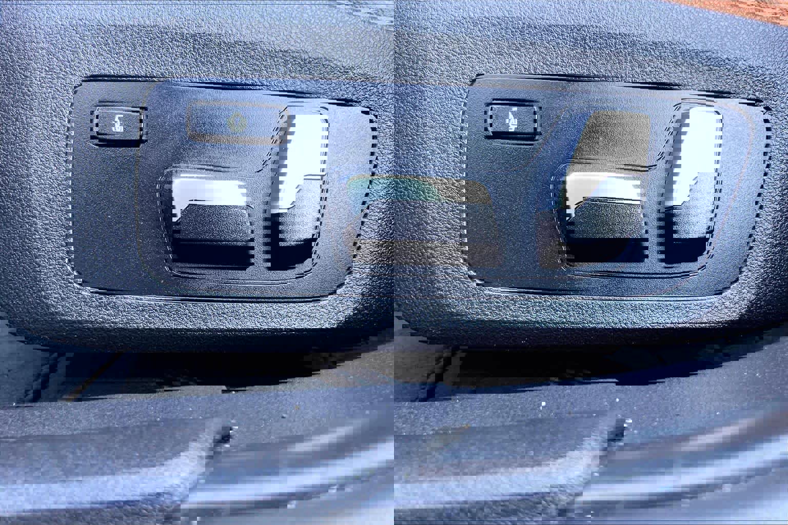 Used 2019 BMW 330i Sedan w/ Driving Assistance Package image 33