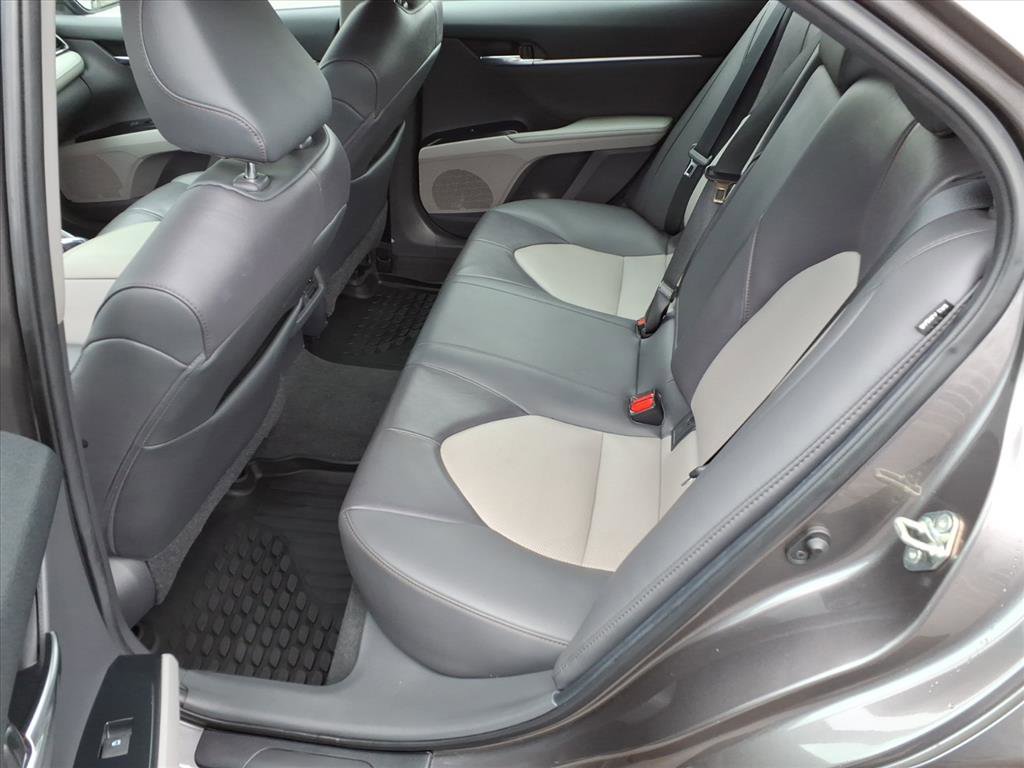 Used 2020 Toyota Camry XLE w/ Navigation Package image 12