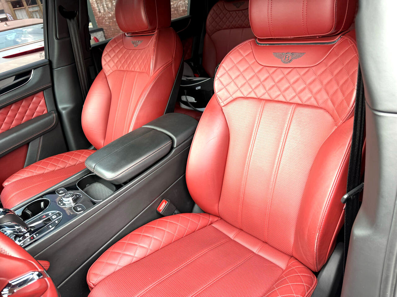 Used 2018 Bentley Bentayga Onyx Edition image 6