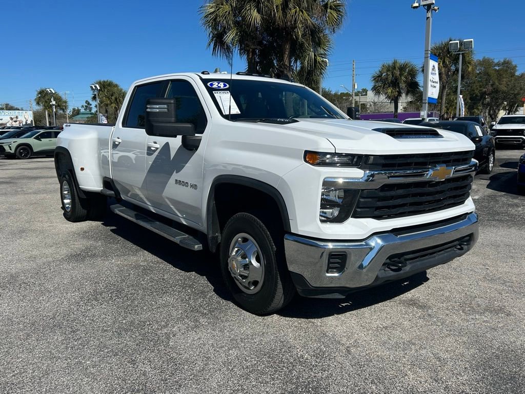 Used 2024 Chevrolet Silverado 3500 LT image 9