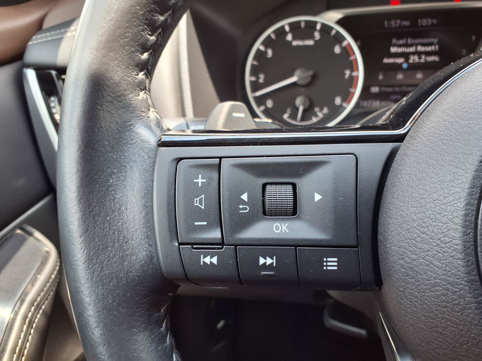 Used 2023 Nissan Rogue SL AWD/4WD image 18