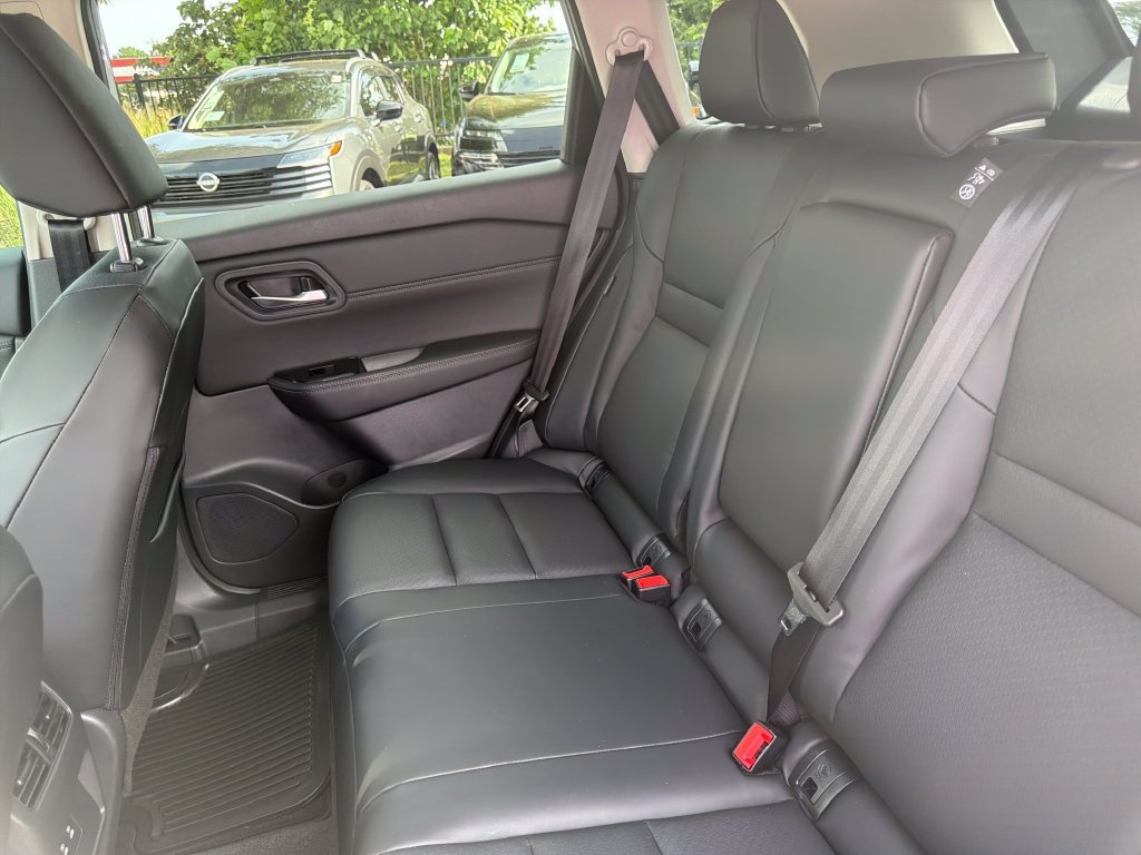 Used 2026 Nissan Rogue Dark Armor FWD image 26