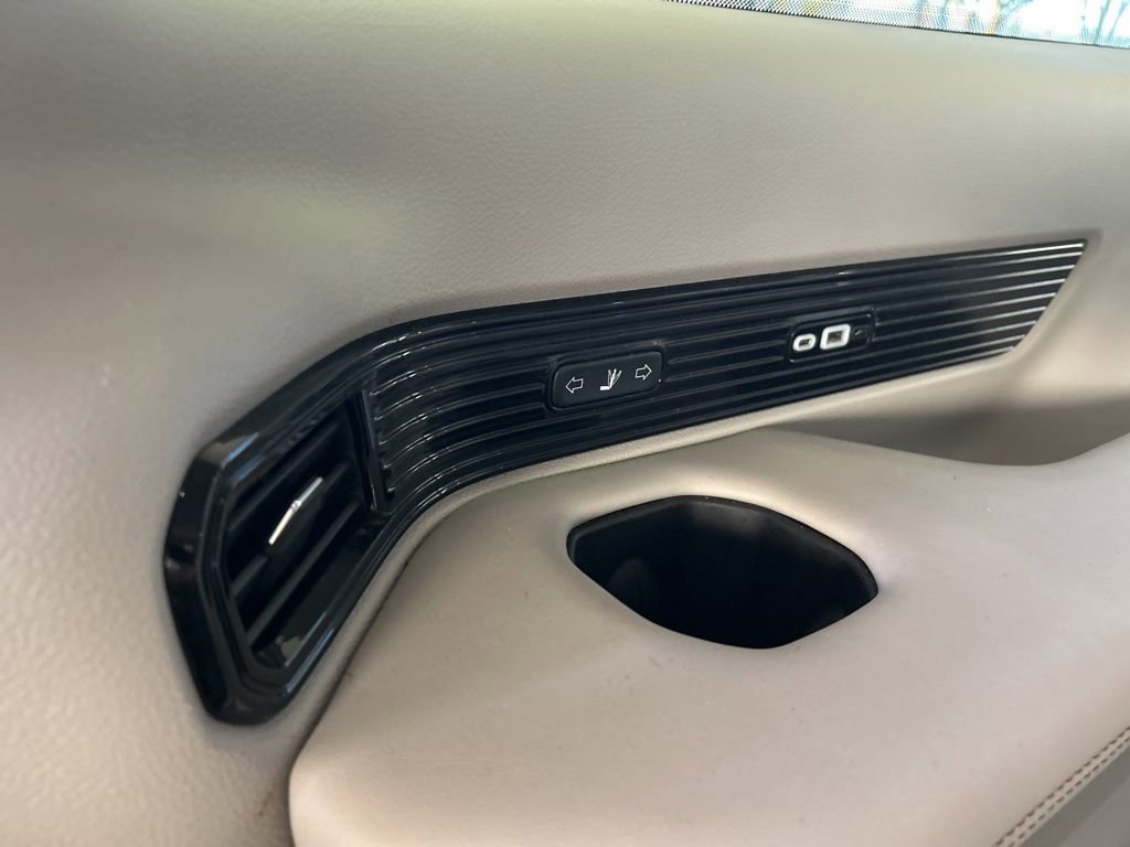 Used 2023 Jeep Grand Wagoneer L Series II image 36