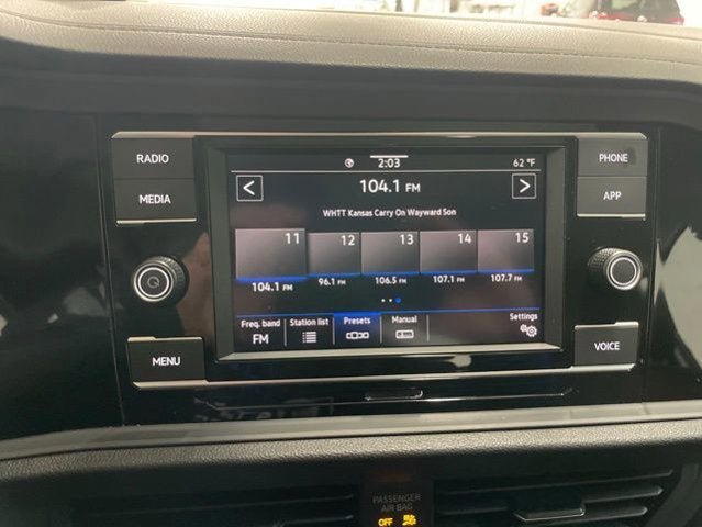 Certified 2023 Volkswagen Jetta SE w/ Panoramic Sunroof Package FWD image 18