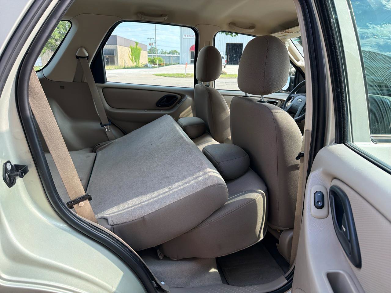 Used 2004 Ford Escape XLS FWD image 25