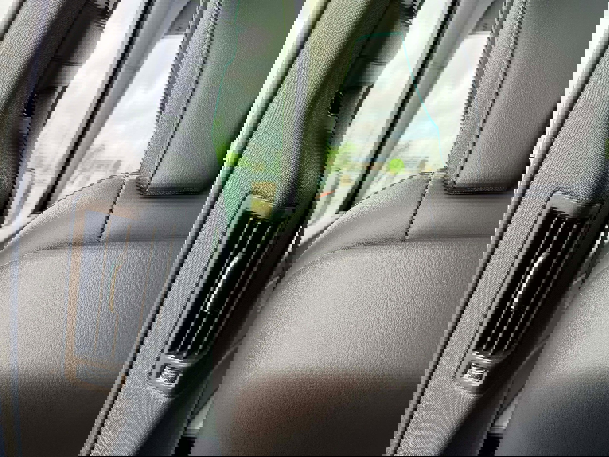 Certified 2024 Volvo XC60 T8 Ultimate w/ Climate Package image 14