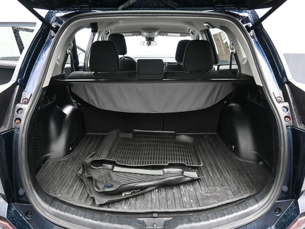 Used 2018 Toyota RAV4 LE w/ All Weather Liner Package AWD/4WD image 27