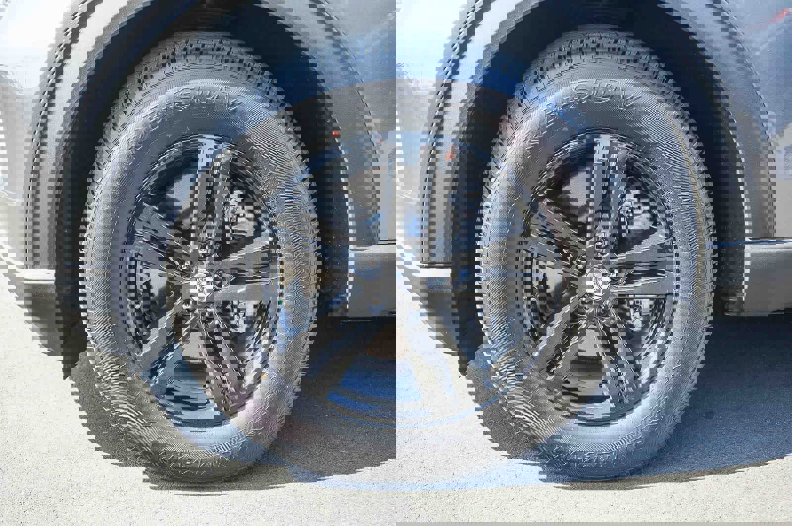 Used 2022 Ford Explorer XLT w/ Equipment Group 202A image 9