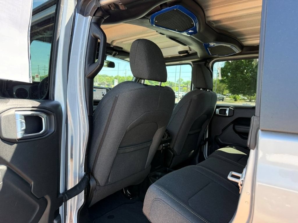 Used 2024 Jeep Gladiator Sport AWD/4WD image 14