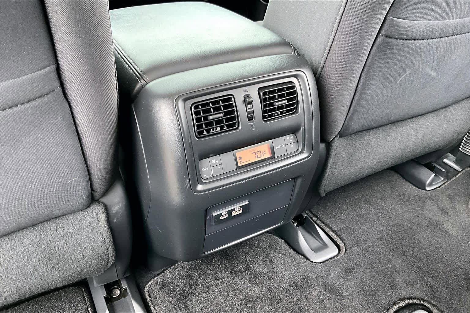 Used 2020 Nissan Pathfinder SV FWD image 34