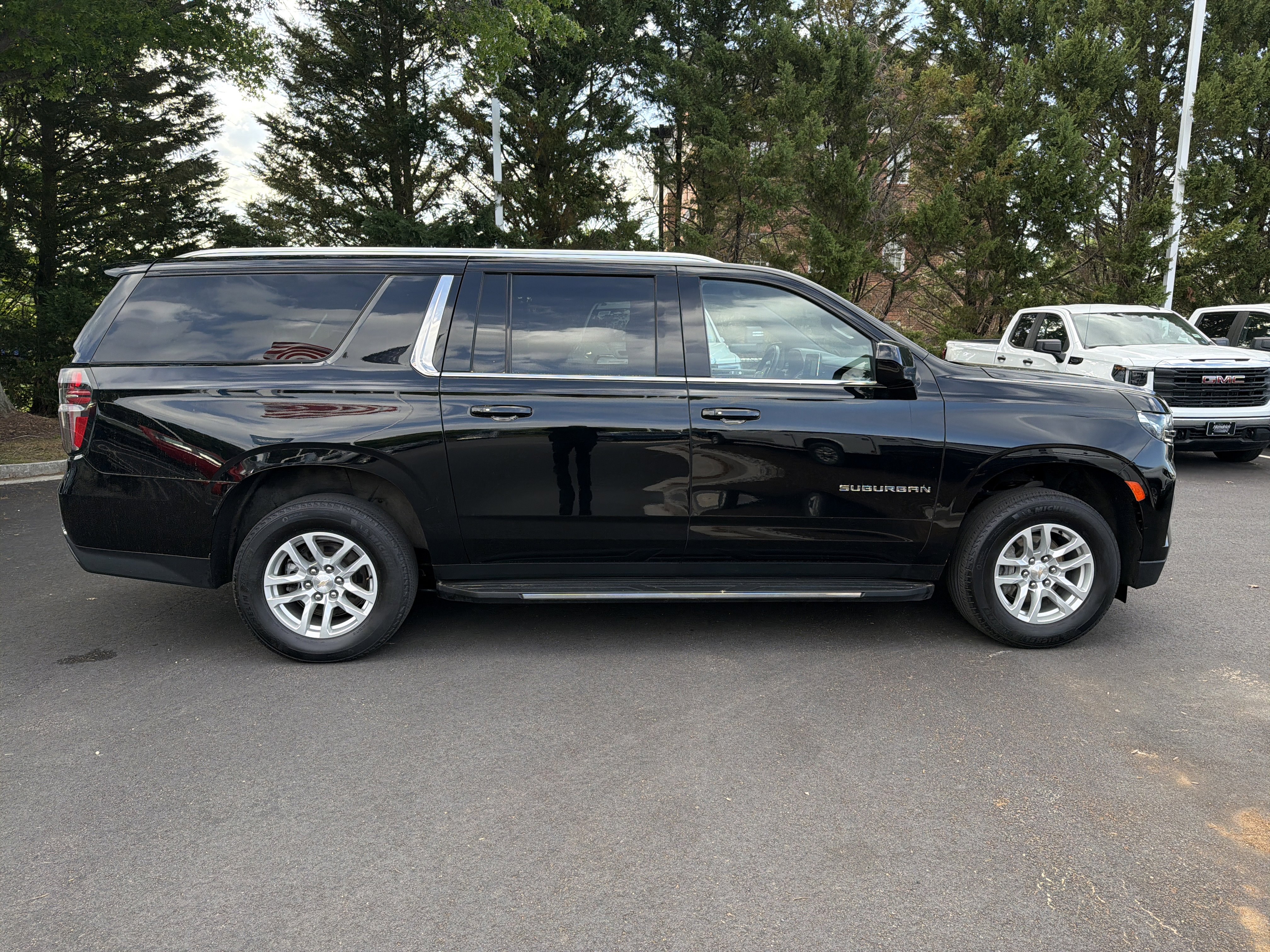 Used 2024 Chevrolet Suburban LT AWD/4WD image 11