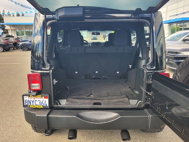 Used 2017 Jeep Wrangler Unlimited Rubicon w/ Connectivity Group AWD/4WD image 11