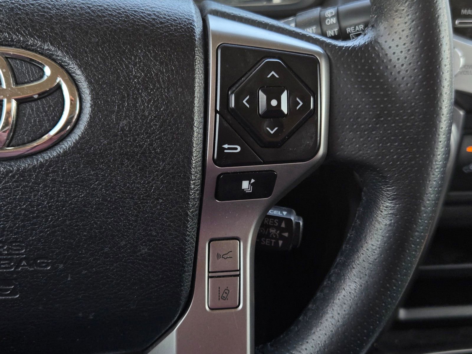 Used 2021 Toyota 4Runner SR5 AWD/4WD image 13