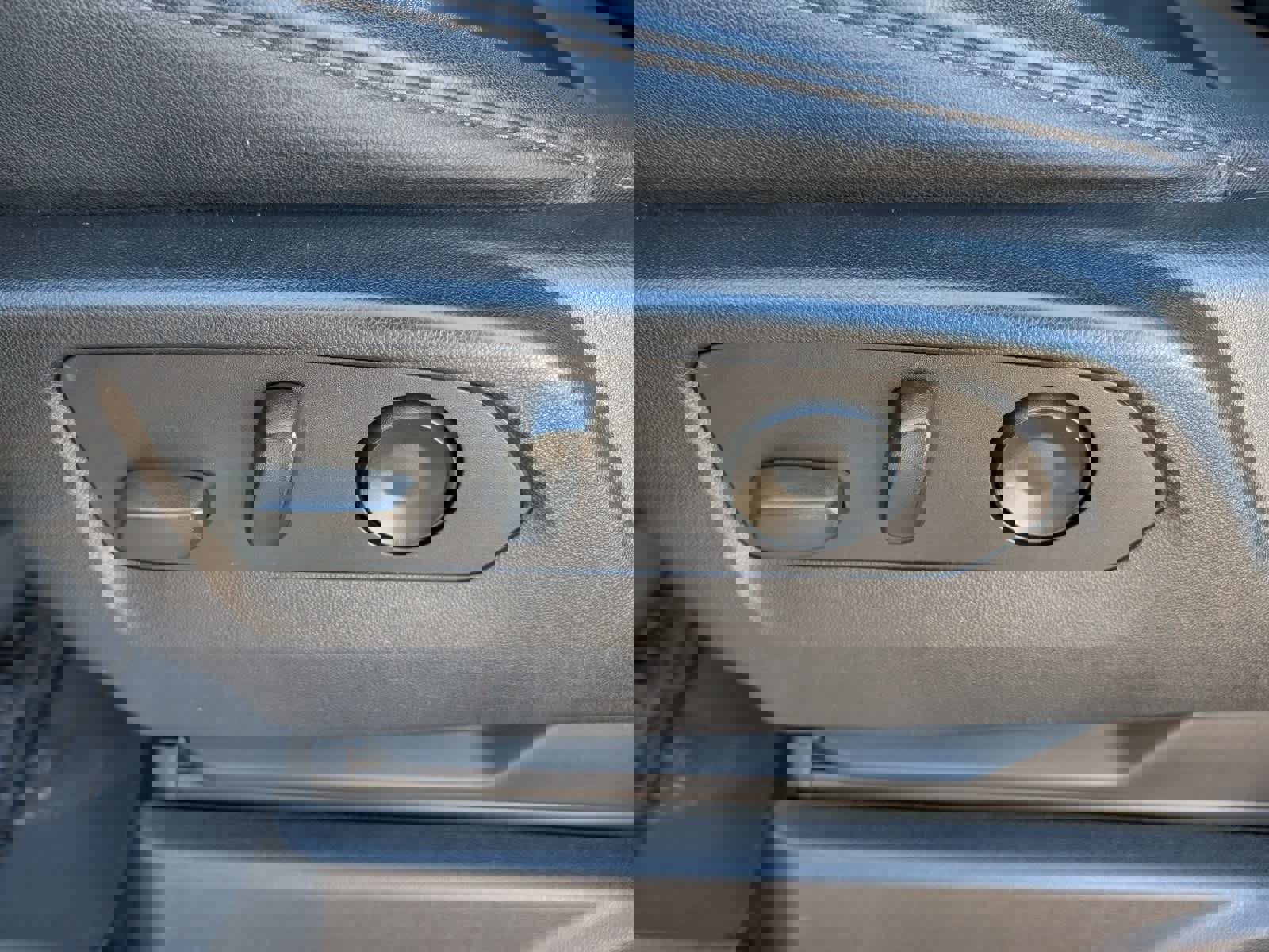 Used 2022 Chevrolet Suburban LT image 21