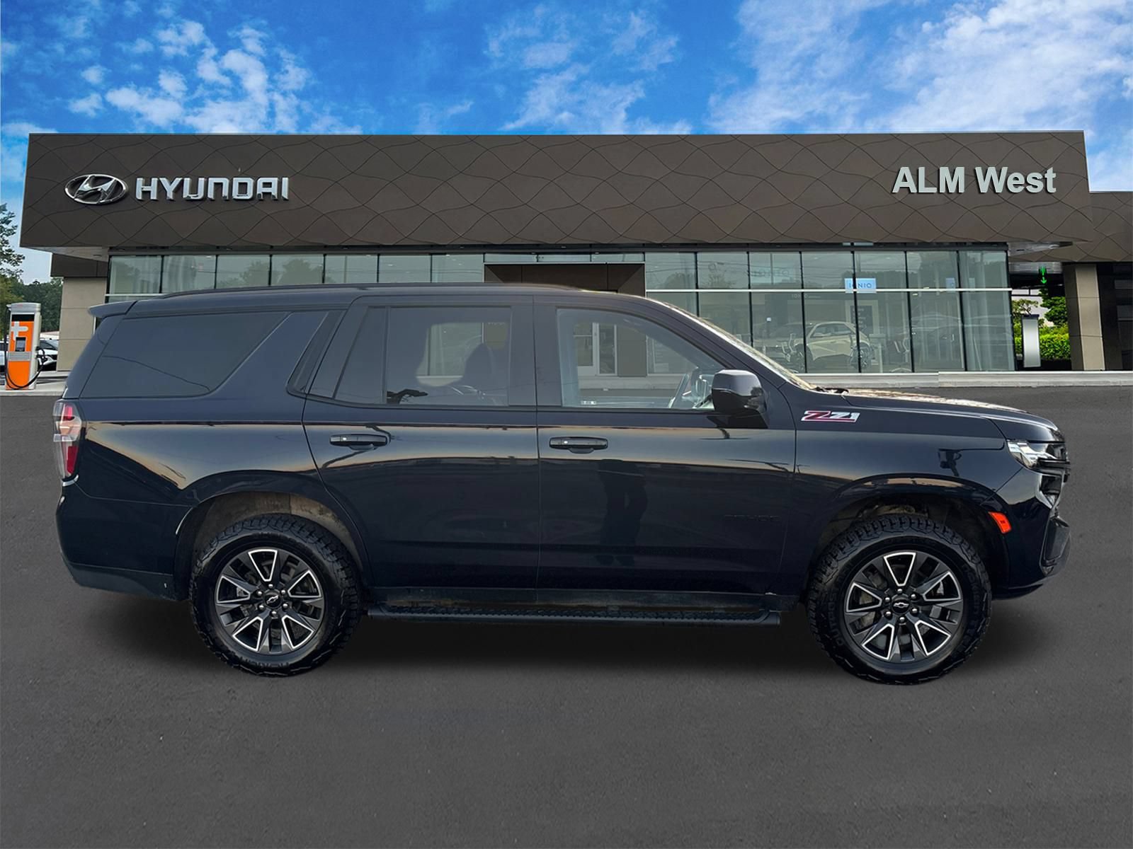 Used 2023 Chevrolet Tahoe Z71 AWD/4WD image 4