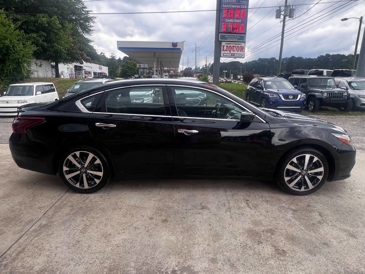 Used 2017 Nissan Altima 3.5 SR FWD image 7