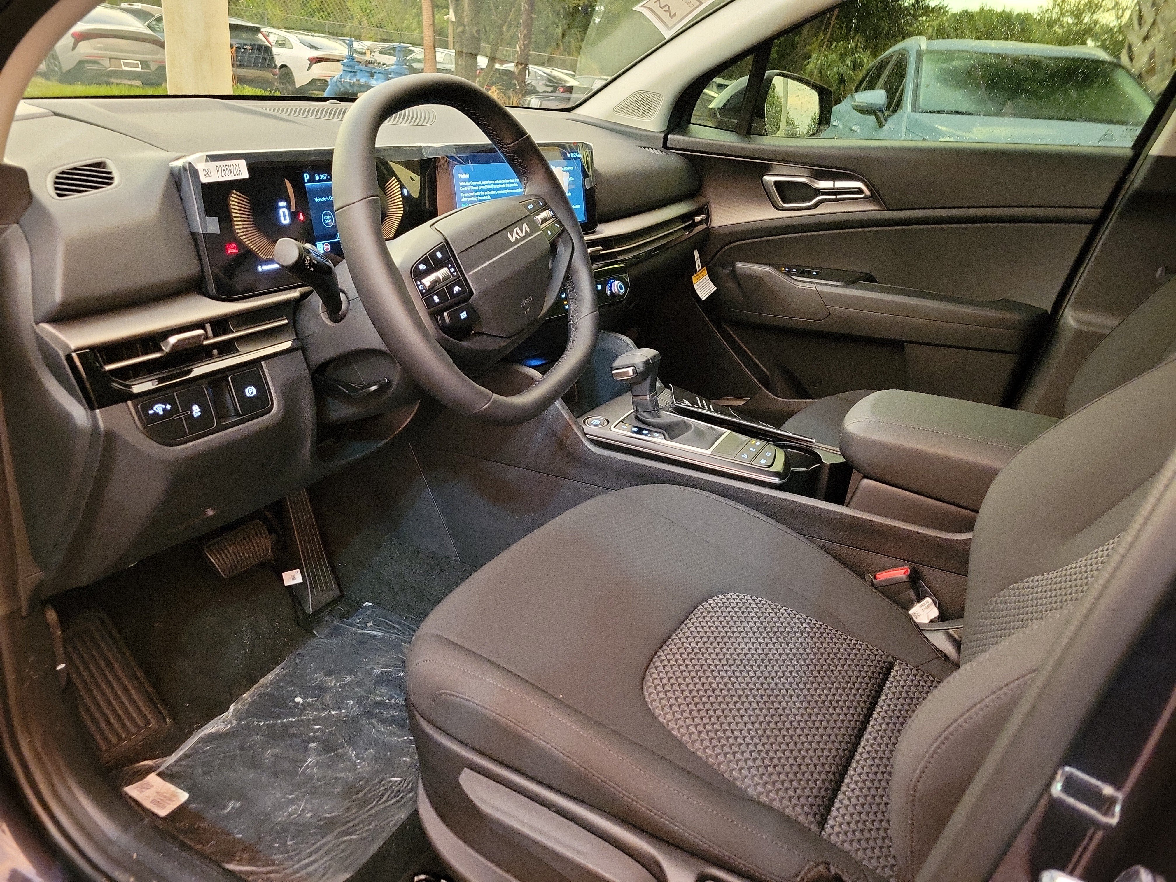 New 2027 Kia Sportage LX FWD image 16