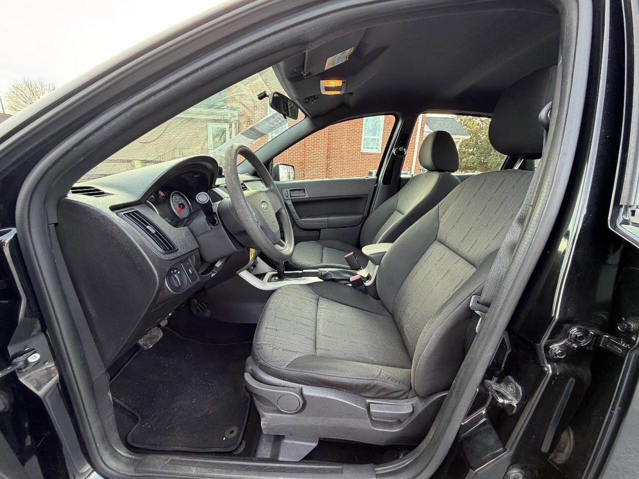 Used 2010 Ford Focus SE image 12