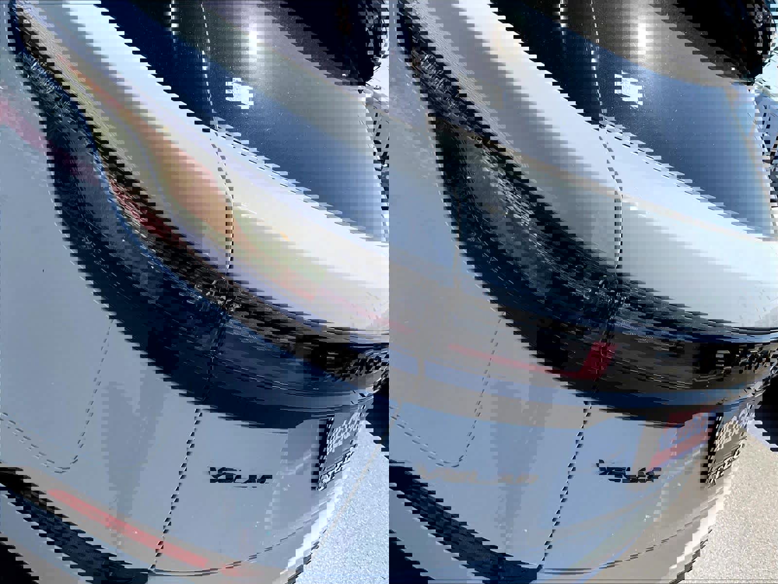 New 2025 Land Rover Range Rover Velar Dynamic SE image 24