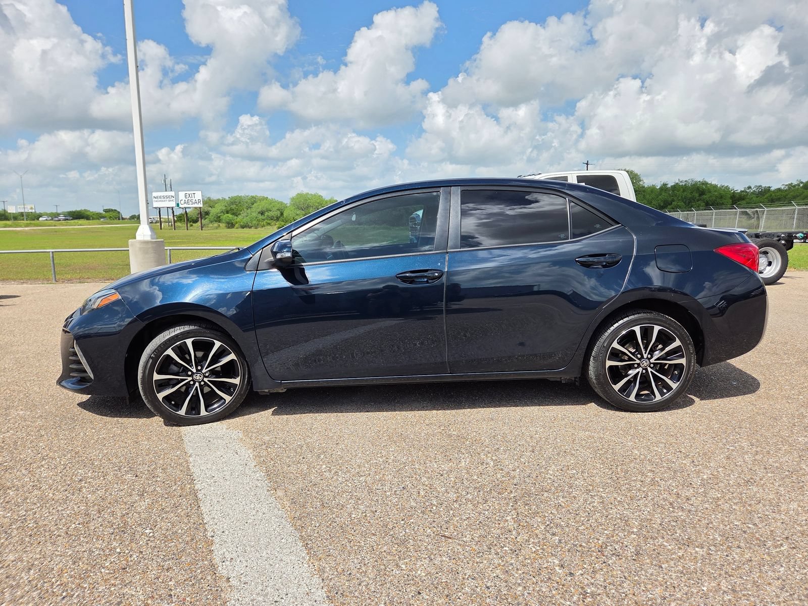 Used 2019 Toyota Corolla SE FWD image 4
