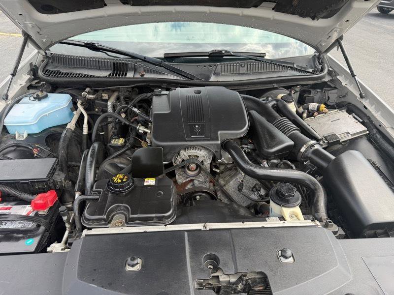 Used 2010 Lincoln Town Car Signature Limited image 31