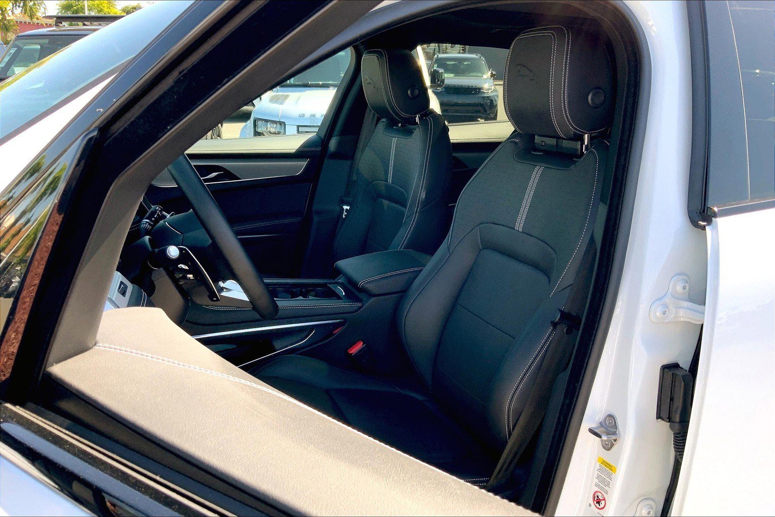 New 2025 Jaguar F-PACE R-Dynamic S image 10