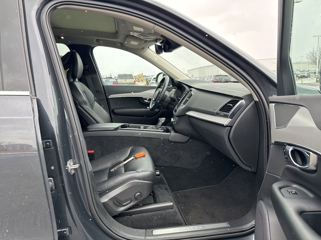 Used 2022 Volvo XC90 T5 Momentum w/ Climate Package image 44