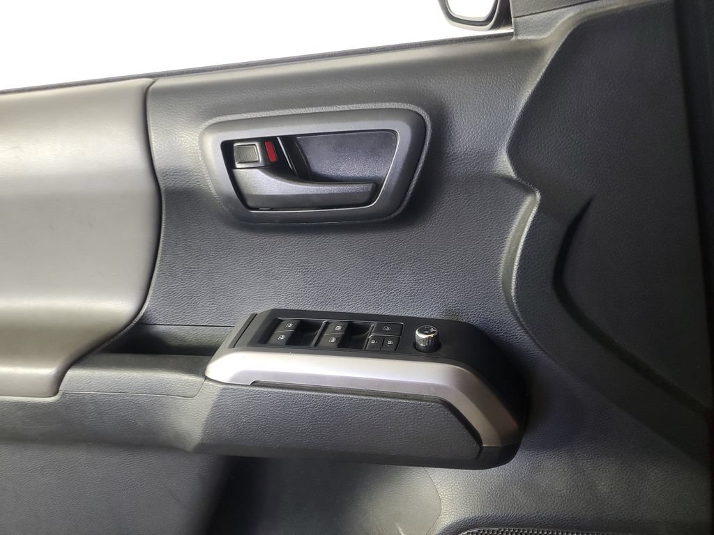Used 2018 Toyota Tacoma SR5 RWD image 26