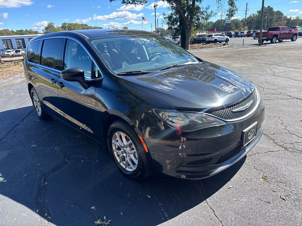 Used 2022 Chrysler Voyager LX FWD image 15