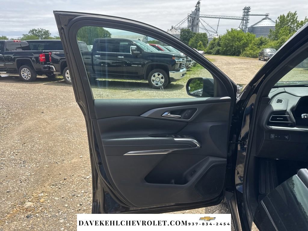 Used 2024 Chevrolet Traverse LT w/ Midnight/Sport Edition FWD image 9
