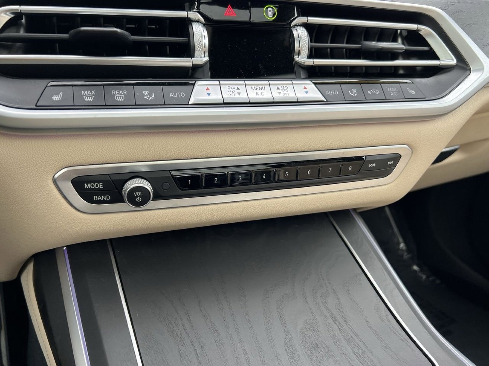 Used 2022 BMW X7 xDrive40i w/ M Sport Package image 19