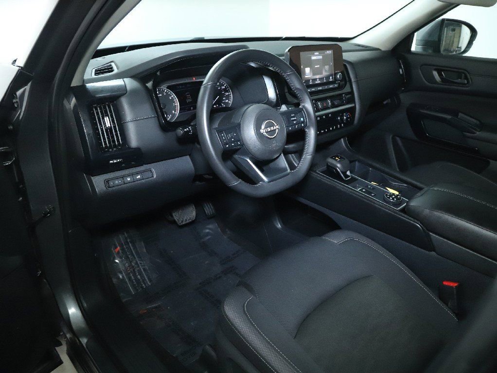 Used 2025 Nissan Pathfinder SV image 19