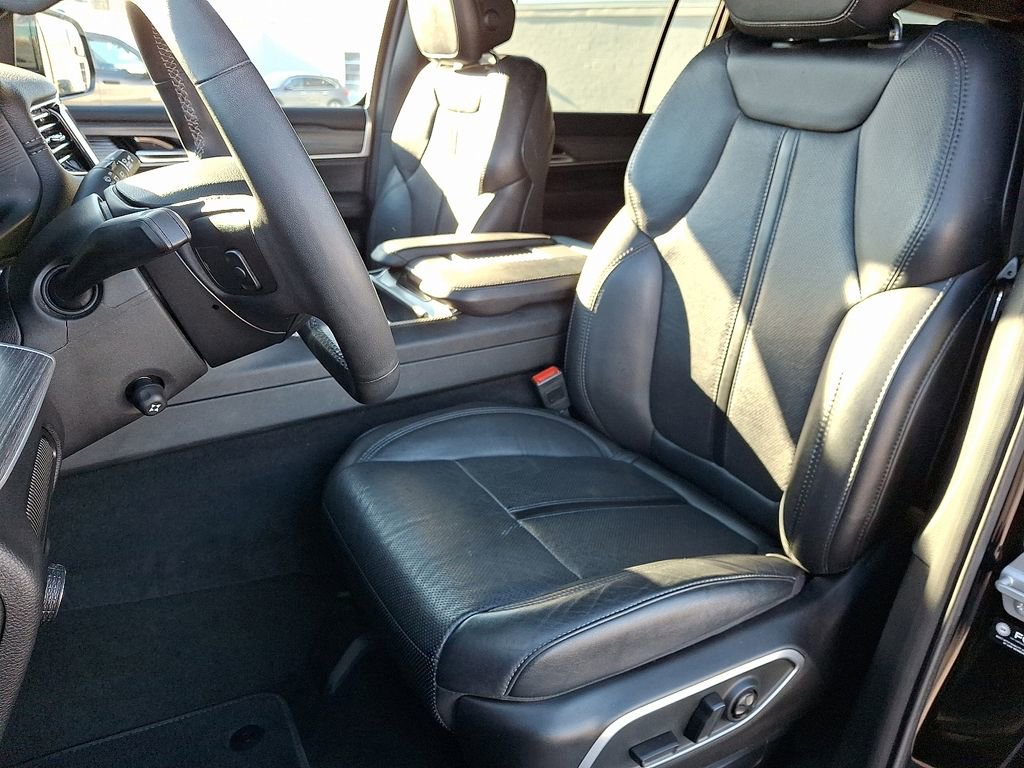 Used 2024 Jeep Wagoneer L Series III w/ Flexible Seating Group image 18