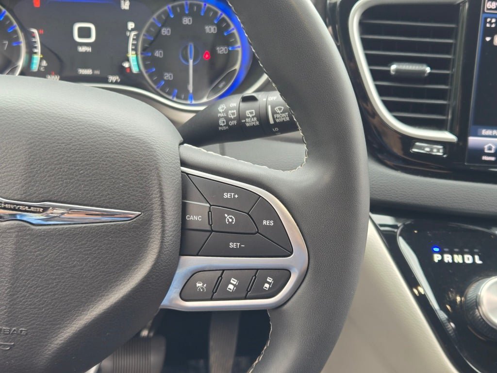 Used 2024 Chrysler Pacifica Touring-L FWD image 31